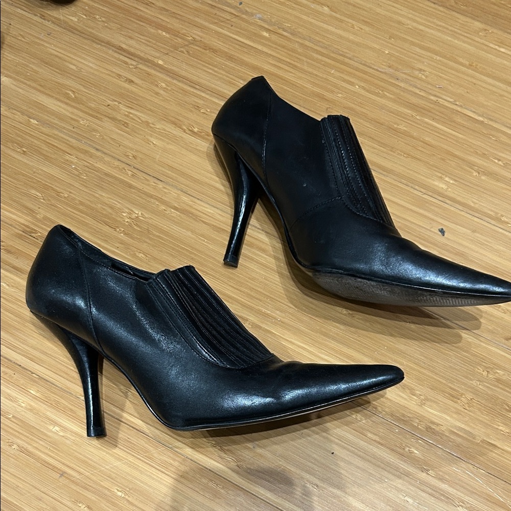 Nine West black leather loafer sty heel ankle bootie